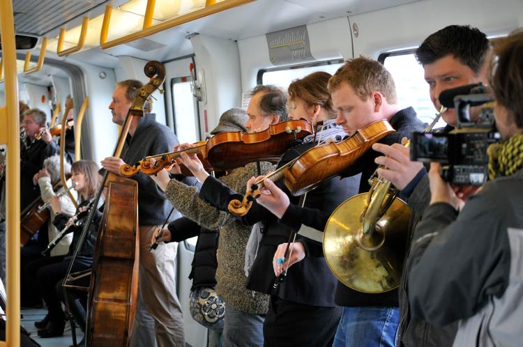 Copenhagen Phils flashmob-koncerter på hovedbanegården og i metroen underholdt mange YouTube-brugere.  Foto: Copenhagen Phil/Radio Klassisk