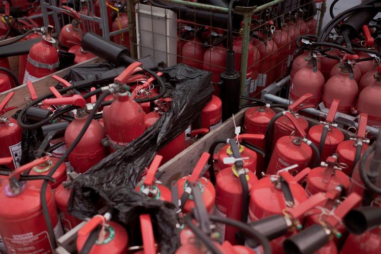 Både Forsvaret og landets kommuner og regioner har nu udpeget områder med nuværende og tidligere brandøvelsespladser, hvor der kan være risiko for forurening med giftige fluorstoffer. Brandskole i Grenaa har været i brug siden 1991, men er aldrig undersøgt for forurening. Nu viser det sig, at Falck har udledt giftigt brandslukningsvand ved en gammel brandskole i Esbjerg. Foto: Liv Møller Kastrup