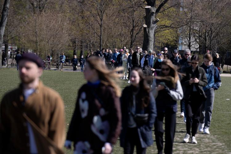 Antallet af indlagte falder med 11 til 77. Der er ingen nye dødsfald. Foto: Finn Frandsen