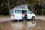 For Christoffer Alexander Iuel Røhl og Rikke Iuel Røhl er deres campervan hverdagsbil og sommerhus. Foto: Marcus Emil Christensen