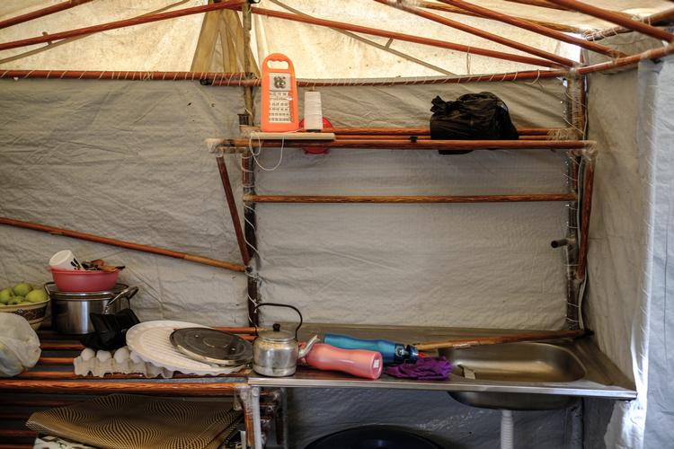 Et interimistisk køkken i et telt i al-Roj-lejren.  Foto: Jan Grarup
