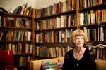 Charlotte Strandgaard var produktiv og skrev både romaner, digte, fagbøger, børnebøger, hørespil og filmmanuskripter. Så sent som i maj udgav hun en rost brevveksling. Foto: Miriam Dalsgaard
