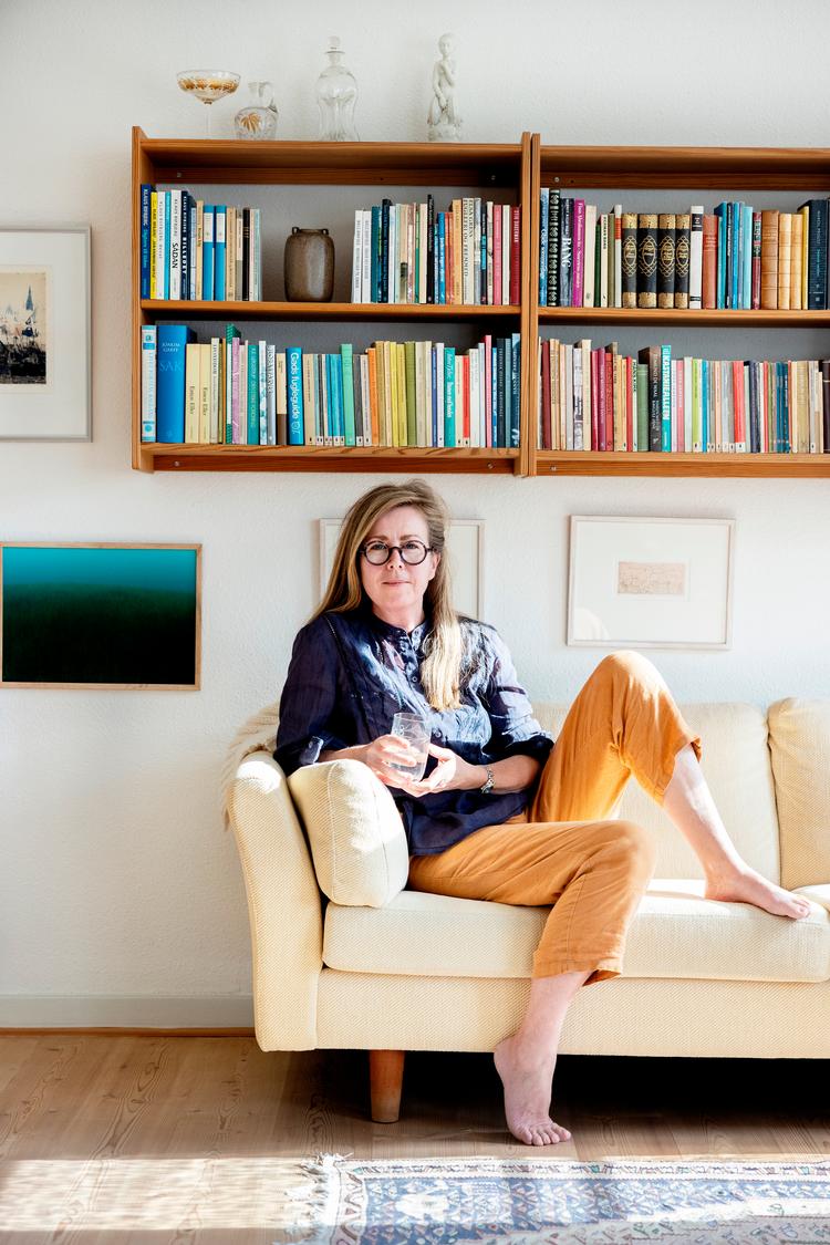 Julie Maegaard er bosiddende i Australien, men befinder sig nu hos sin mor i Roskilde. Hun har ikke kunne vende hjem til sine to sønner og mand på grund af coronarestriktioner. Foto: Thomas Borberg