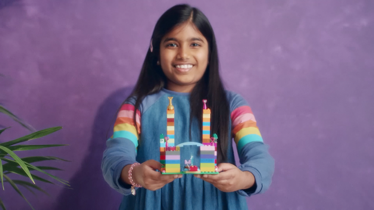 Med kampagnen ‘Ready for Girls’ vil Lego fejre piger, som »genopbygger verden gennem kreativ problemløsning«. PR foto 