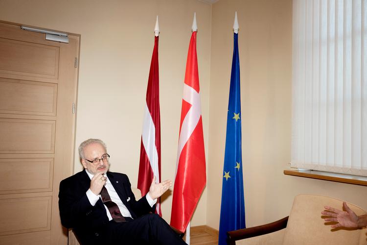 Egils Levits er uddannet jurist og har været både justitsminister og dommer ved EU-Domstolen. I dag er den politisk veteran Letlands præsident udpeget af det borgerlige flertal i parlamentet.
 Foto: Thomas Borberg