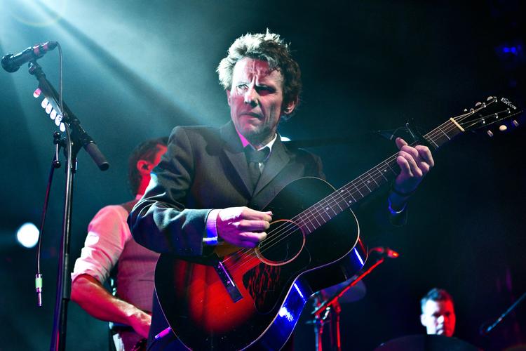 Danskere holdt tidligt af melankolien og den sorte humor i Bo Kaspers Orkesters latinjazz på svensk. I år fylder bandet 30. Og Bo Sundström har udgivet sin fjerde soloplade.  Foto: Lars Krabbe