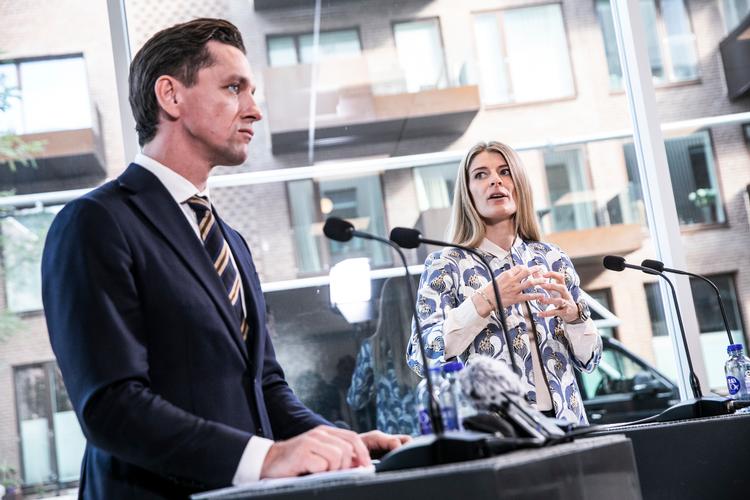 Indenrigs- og boligminister Kaare Dybvad Bek (S) og kulturminister Ane Halsboe-Jørgensen (S) vises rundt og holder pressemøde, hvor de præsenterer udspillet 'Tættere på - Byer med plads til alle', i Domeas almene boligforening Orienten i Nordhavnen i København, tirsdag den 12. oktober 2021.. (Foto: Olafur Steinar Gestsson/Ritzau Scanpix)   Foto: Olafur Steinar Gestsson/Ritzau Scanpix