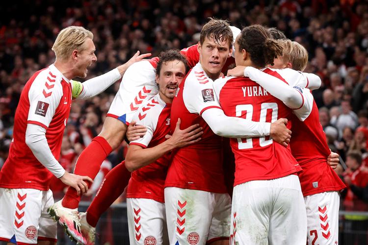 Efter 52 minutter var VM-billetten sikret, da Joakim Mæhle havde scoret det, der blev sejrsmålet. Foto: Jens Dresling