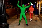 Amerikanske børn og unge fejrer Halloween hvert eneste år, ofte udklædte som her i Ohio. Men i 2008 døde en ung kvinde ved en Hallowenfest i en forstad til Seattle. En ung mand blev mistænkt, måske uden grund. Foto: Jacob Ehrbahn