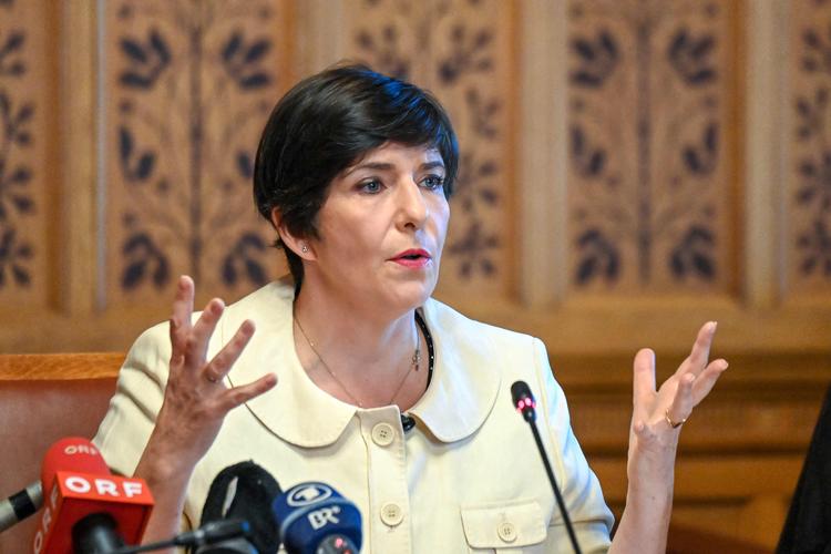 Den 49-årige Klara Dobrev er kandidat til at udfordre Viktor Orbán som ministerpræsident i Ungarn. Hun er vicepræsident i Europa-Parlamentet og repræsenterer det venstre-liberale parti Demokratisk Koalition.  Foto: Attila Kisbenedek/Ritzau Scanpix