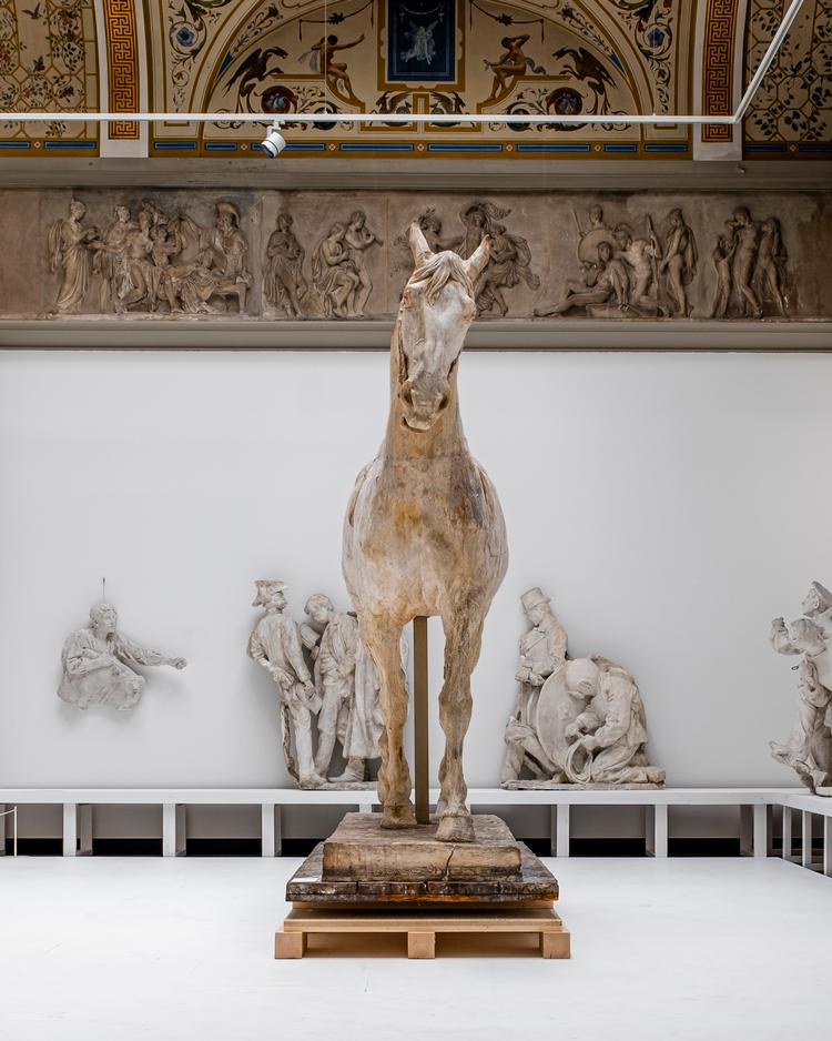 Man kan næsten mærke, hvordan hesten Flingart pruster én i ansigtet på Glyptotekets udstilling af Anne Marie Carl-Nielsens skulpturer. Foto: Ana Cecilia Gonzalez