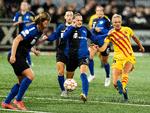 Efter at have brændt en stor chance i første halvleg scorede Fridolina Rolfö (th.) til 1-0 efter  62 minutter, da FC Barcelona med 2-0 besejrede HB Køge i Champions League. Foto: Claus Bech/Ritzau Scanpix
