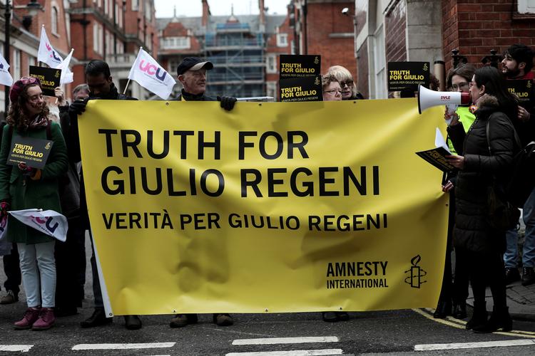 Drabet på Giulio Regeni har ført til store protester og et anspændt forhold mellem Italien og Egypten, efter at fire egyptiske sikkerhedsofficerer anklages for at være direkte ansvarlige for den unge italieners død. Foto: Simon Dawson/Ritzau Scanpix