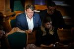 I sin nye bog gengiver Lars Løkke Rasmussen samtaler med folk på sin vej og egen efterfølgende reflektion.  Her er han fotograferet ved folketingets åbning 5. oktober Foto: Jens Dresling