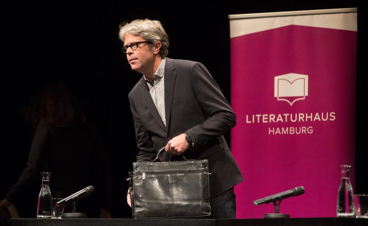 Vil man ud til den brede læserkreds, er det hot at komme med i Oprah Winfreys bogklub. Men da det skete for forfatteren Jonathan Franzen, luftede han sin bekymring, der tegnede et billede af ham som en sexistisk snob. Foto: Axel Heimken/Ritzau Scanpix