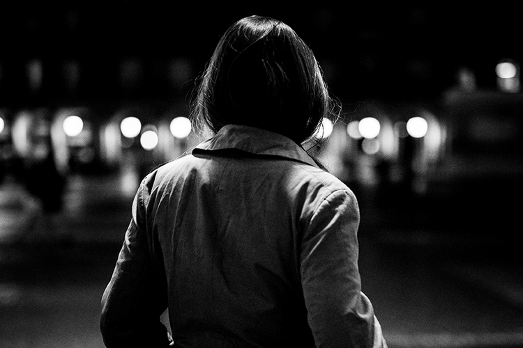 På Carmen Molas agents hjemmeside optræder hun med ryggen til kameraet. Det viser der sig at være en god grund til. Pr-foto Hanska / JEOSM