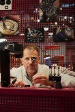 Indtil søndag 24. oktober kan du opleve 11 kunsthåndværkere, blandt andet ur-, taske- og sadelmagere, fra Hermès in action, mens de arbejder, på udstillingen Hermès in the Making i DAC. Foto: Claus Troelsgaard. 