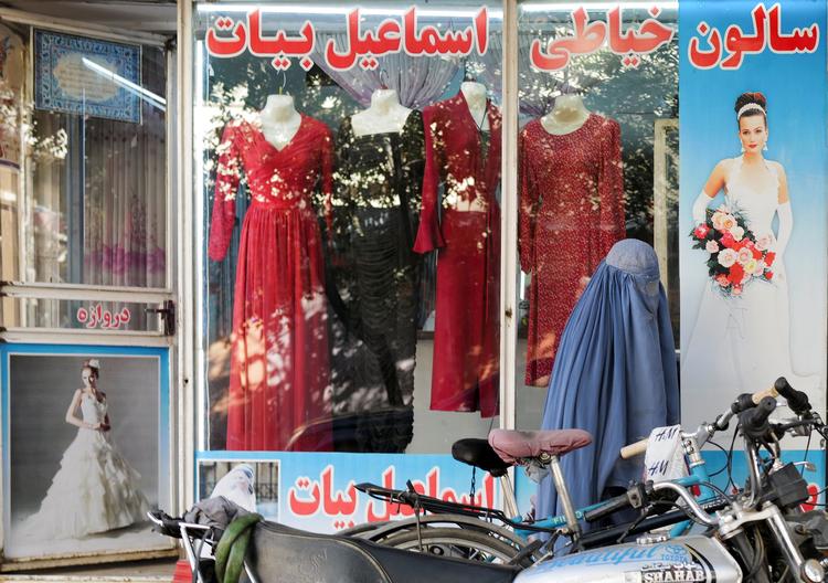 IMF vurderer, at Afghanistans økonomi i år vil skrumpe med omkring 30 procent. Foto: Zohra Bensemra/Ritzau Scanpix