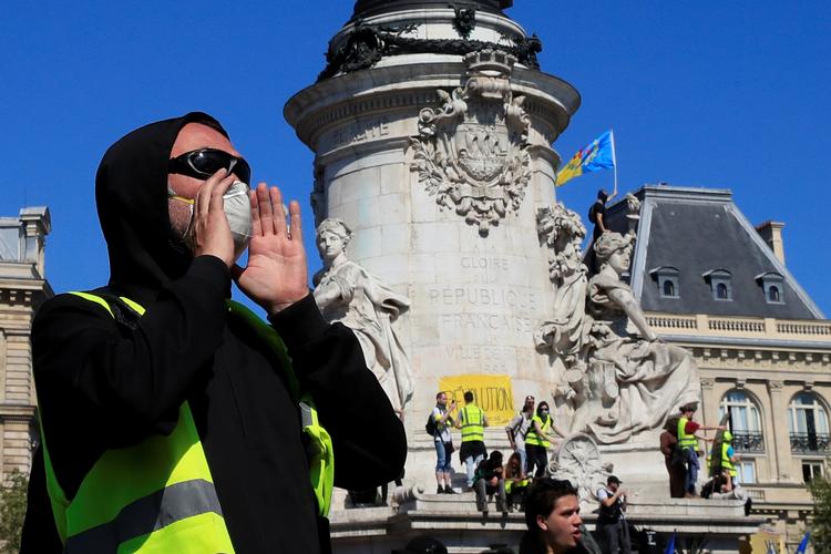 Joke J. Hermsen retter sin opmærksomhed mod venstrefløjens gamle fjende storkapitalen, og hun er tydeligvis mere optaget af De Gule Veste-bevægelsen i Frankrig end Black Lives Matter. Foto: Gonzalo Fuentes/Ritzau Scanpix