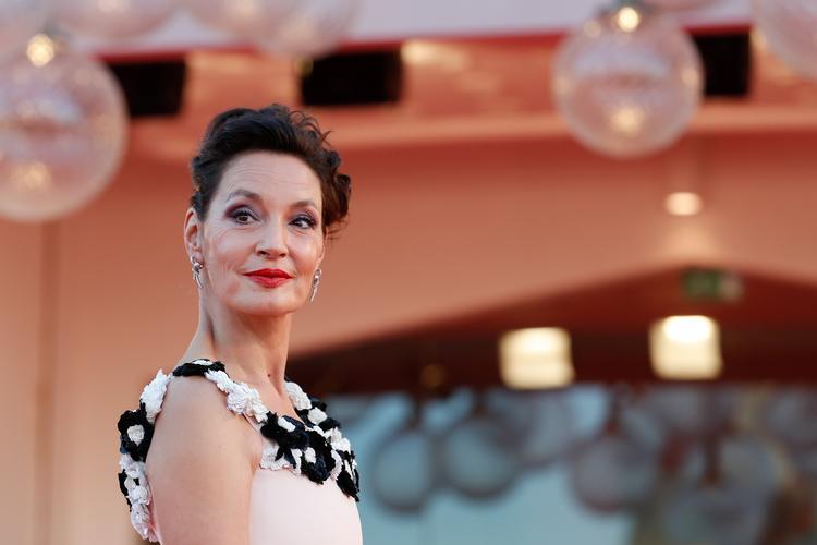 Jeanne Balibar under filmfestivalen i Venedig i sommeren 2021. Hun melder sig nu også i koret af skuespillere og teknikere, der gør op med sexismen i det franske film- og teatermiljø. Foto: Yara Nardi/Ritzau Scanpix