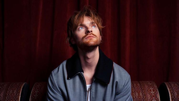 Finneas er ikke sin egen muse på sit nye album 'The Opmist', der glider ind og ud af øregangene uden at sætte sig fast. Foto: PR
