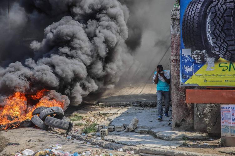 Efter lørdagens kidnapninger er det haitianske folk gået på gaderne for at demonstrere mod den stigende usikkerhed i landet.   Foto: Richard Pierrin/Ritzau Scanpix