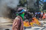 Bander hærger Haiti og terroriserer befolkningen og bortfører alt fra politifolk til besøgende i landet. Og det er kun blevet værre i takt med, at landets økonomiske og politiske situation er blevet forværret. Her ses en demonstration i hovedstaden Port-au-Prince mod stigende benzinpriser.  Foto: Richard Pierrin/Ritzau Scanpix
