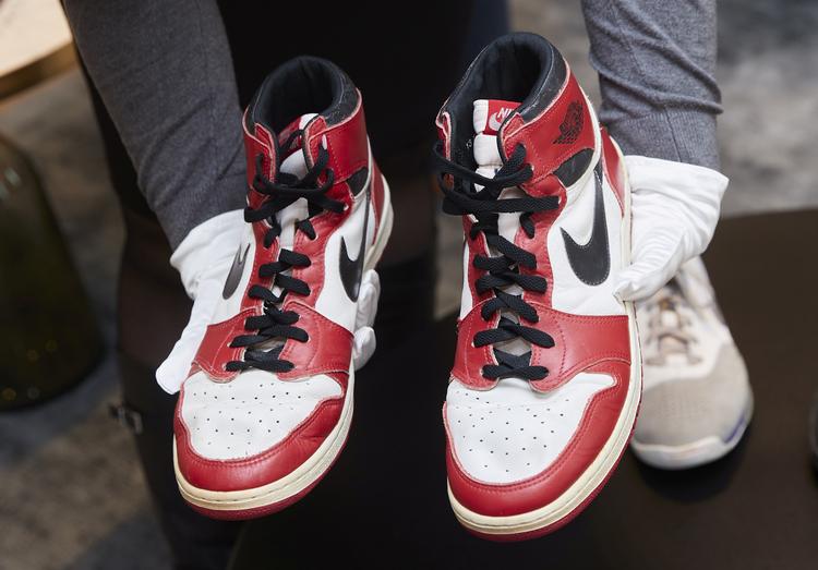 'Air Jordan'-skoene bar Michael Jordan i sin debutsæson hos Chicago Bulls i sæsonen 1984-85.  Foto: Denis Balibouse/Ritzau Scanpix