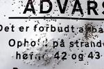 Seniorkonsulent fra ingeniørfirmaet Niras vurderer, at oprensning af jord, der er blevet forurenet med giftstoffet PFOS, kan blive en bekostelig affære. Måske endda lige så dyrt som oprensningen af de 10 generationsforureninger, heriblandt Høfde 42 på Harboøre Tange i Vestjylland, som der er afsat 630 millioner kroner på finansloven til. Foto: Niels Hougaard