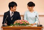 Prinsesse Makos far, kronprins Akishino, nægtede i første omgang at give sin velsignelse, da hun forlovede sig med den borgerlige Kei Komuro og bebudede brylluppet. Men kronprinsen endte med at give sig, og tirsdag blev parret gift.. Foto: Shizuo Kambayashi/Ritzau Scanpix