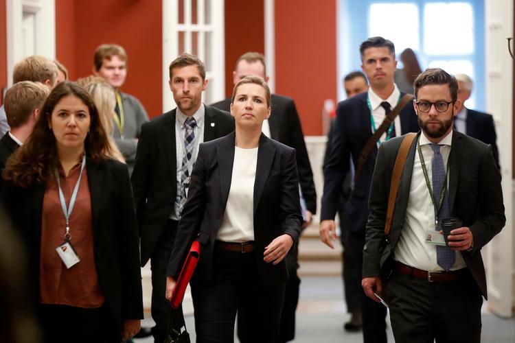 Martin Justesen (th.) fotograferet sammen med blandt andet statsminister Mette Frederiksen i forbindelse med Folketingets åbningsdebat sidste år.  Foto: Jens Dresling