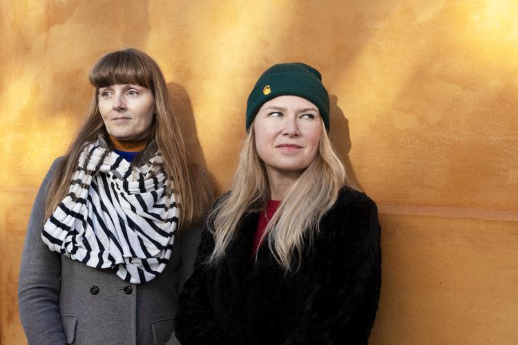 Bæredygtighed er andet end grøn omstilling. Det er også bæredygtigt, når en virksomhed bliver drevet på en måde, der giver tilfredse medarbejdere, kunder og lokalsamfund, siger de to erfarne investorer Pernille Wahlgren (th) og Eva Grønbjerg. Foto: Tilde Døssing Tornbjerg