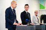    Indenrigs- og boligminister Kaare Dybvad Bek, sundhedsminister Magnus Heunicke og børne- og undervisningsminister Pernille Rosenkrantz-Theil præsenterer regeringens udspil 'Tættere på II - Sundhed, uddannelse og lokal udvikling' på et pressemøde på Nordsjællands Hospital i Frederikssund, onsdag den 27. oktober 2021..  Foto: Claus Bech/Ritzau Scanpix