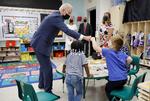 Den amerikanske præsident besøgte forleden en børnehave i USA. Med hans nye plan er håbet, at mange flere amerikanske familier skal få råd – og lyst – til at gøre brug af det offentlige tilbud. Foto: Jonathan Ernst/Ritzau Scanpix