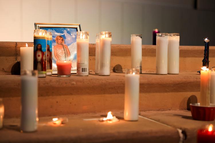 Den afdøde filmfotograf Halyna Hutchins mindes ved en ceremoni i Albuquerque, New Mexico. Foto: Kevin Mohatt/Ritzau Scanpix