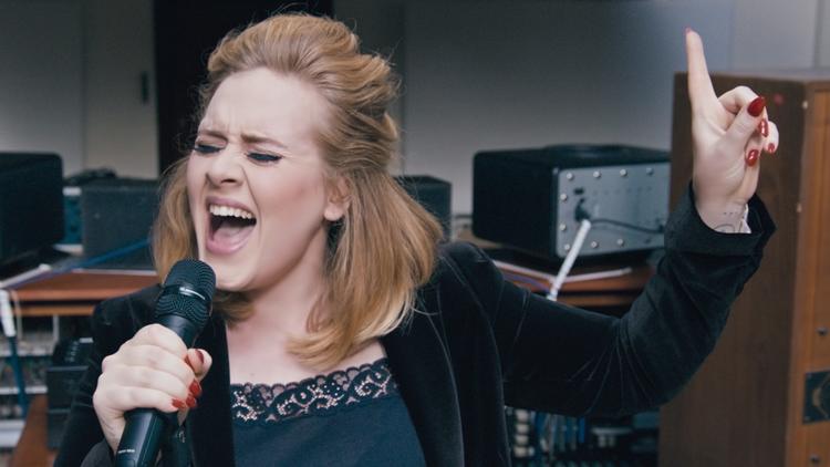 I en tid, hvor meget få mennesker køber fysiske plader, har Adele solgt over 50 millioner eksemplarer. Foto: XL Recordings