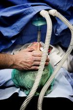  På Aarhus Universitetshospital mangler der narkosesygeplejersker og dem der er, ønsker ikke at tage ekstra vagter frivilligt ovenpå regeringsindgrebet i sygeplejerskekonflikten. (arkivfoto)  Foto: Martin Bubandt