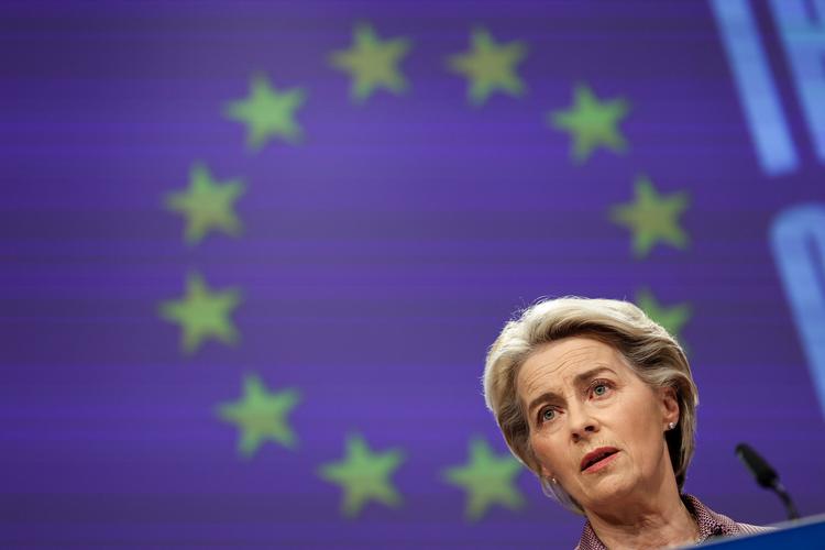 EU-Kommissionens formand, Ursula von der Leyen, vi have de rige lande til lommerne, så målet om at donere 100 mia. dollar i klimabistand til fattige lande kan nås. Foto: Kenzo Tribouillard/Ritzau Scanpix