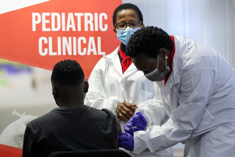 Sydafrika er et af de lande, hvor man endnu er langt fra vaccinationsmålene. Foto: Siphiwe Sibeko/Ritzau Scanpix