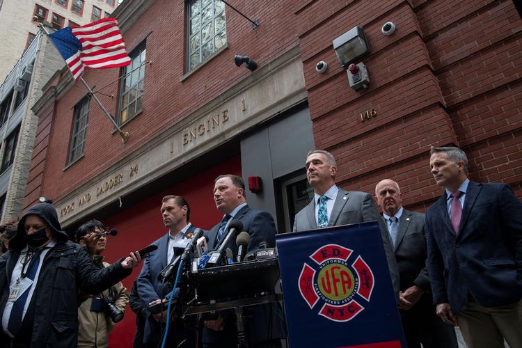 Andrew Ansbro siger at mange er truet på deres levebrød med de nye krav om vaccination. Foto: Eduardo Munoz/Ritzau Scanpix