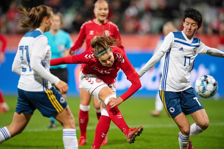 Signe Bruun er en af de efterhånden mange spillere på landsholdet, der har været ude med en korsbåndsskade.  Foto: Bo Amstrup/Ritzau Scanpix