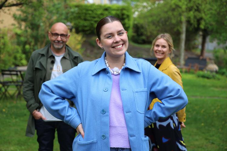 I 'Kender du typen' fremkaldte det latter hos Anne Glad (bagest), da vært Anna Lin om musikeren Ole Kibsgaard sagde, at han ikke straffer fitten hver dag.  Foto: Karsten Korsager Mud/DR 