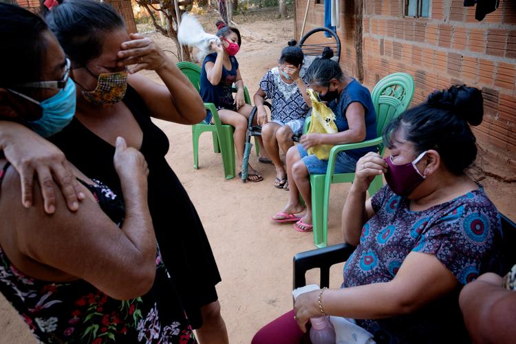 Blandt de lande, der har haft flest coronarelaterede dødsfald i løbet af pandemien, ligger USA, Indien og Brasilien forrest på henholdsvis 745.836, 458.437 og 607.824 døde. Foto: Mads Nissen
