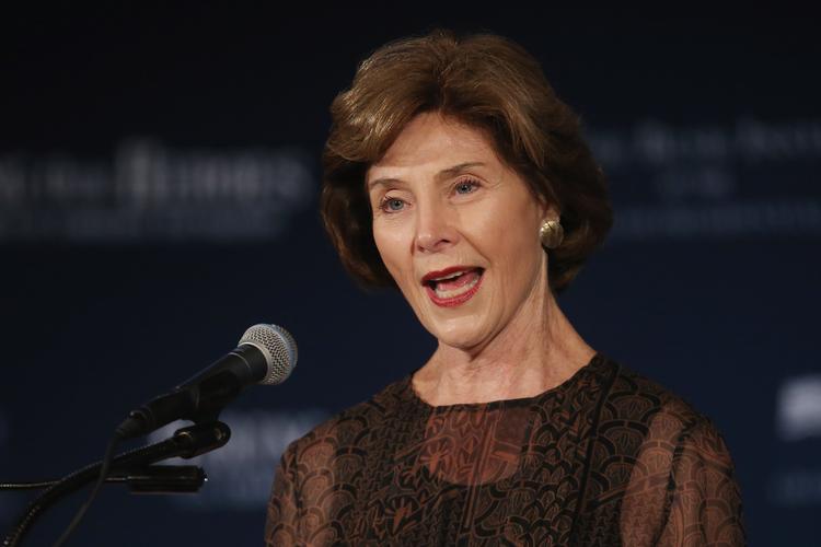 I 2010 udgav Laura Bush selvbiografien 'Talt fra hjertet', hvor hun bekræftede, at hun på flere områder er uenig med sin mand og mange andre republikanere.  Foto: Chip Somodevilla/Ritzau Scanpix