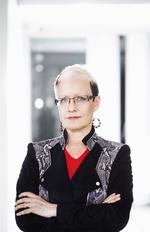 Med sidevis af gengivelser af rapporter om verdens elendige tilstand underminerer finske Johanna Sinisalo sin egen fortælling. Foto: Katja Losonen