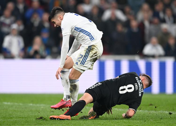Græstotterne fløj lystigt omkring, da FCK søndag vandt 3-0 over Vejle på Parkens slidte bane, som møder stor kritik. Foto: Lars Møller/Ritzau Scanpix