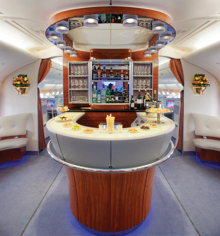 Var det noget med at fylde gildesalen derhjemme med denne bar fra Emirates? Foto: Emirates