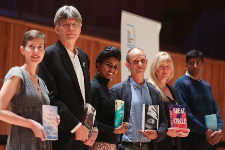 De seks nominerede til Bookerprisen 2021 var fra højre Patricia Lockwood, Richard Powers, Nadifa Mohamed, Damon Galgut, Maggie Shipstead og Anuk Arudpragasam.   Foto: Tom Nicholson/Ritzau Scanpix