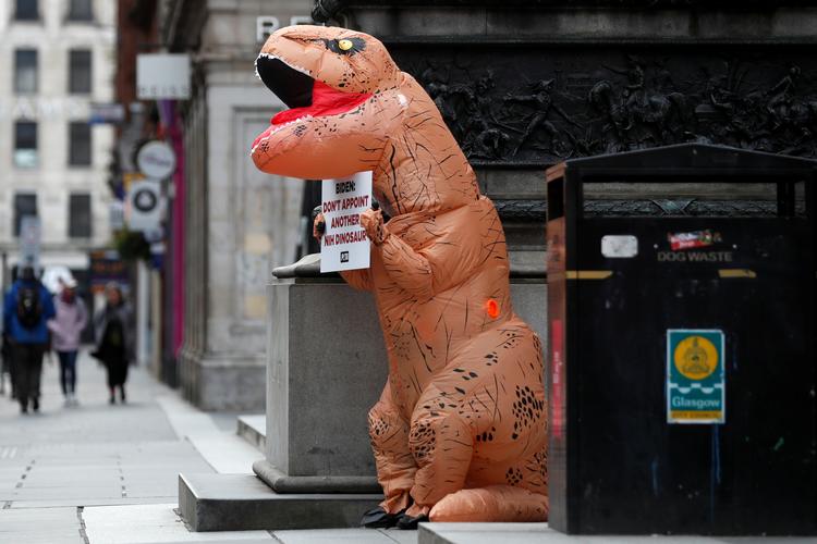 I Glasgow forsøger alverdens aktivister at gøre opmærksom på klimakrisens konsekvenser og behovet for, at politikerne udviser lederskab. Foto: Lee Smith/Ritzau Scanpix