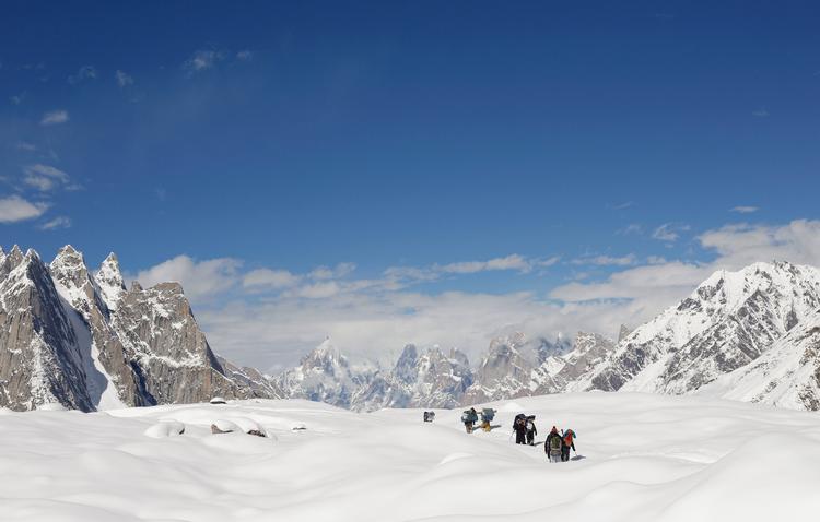 Pakistan har nogle af verdens højeste bjerge, og derfor er det både populært at vandre og stå på ski i den nordlige del af landet.   Foto: Wolfgang Rattay/Ritzau Scanpix